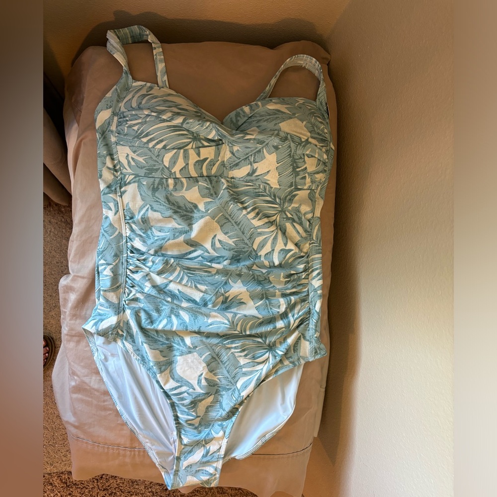 Niptuck body contour swimsuit | Size 10 US | NWT